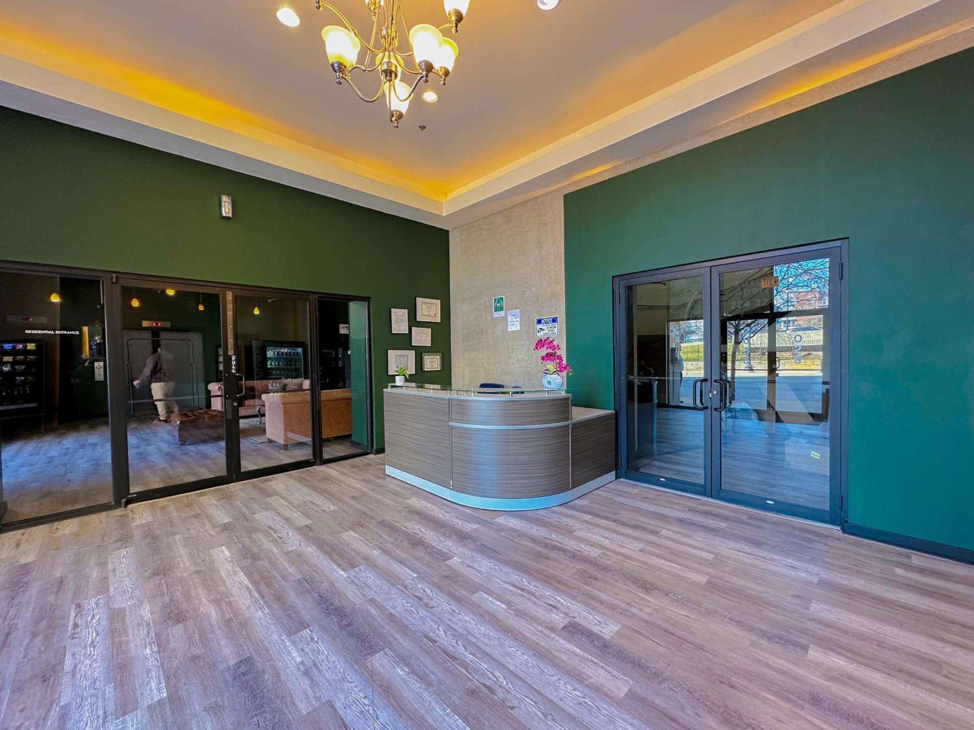Modern 2Br Loft With Amazing City Skyline View And Optional Parking For 8 Guests Near Mccormick Place And Soldier Field Чикаго Екстериор снимка