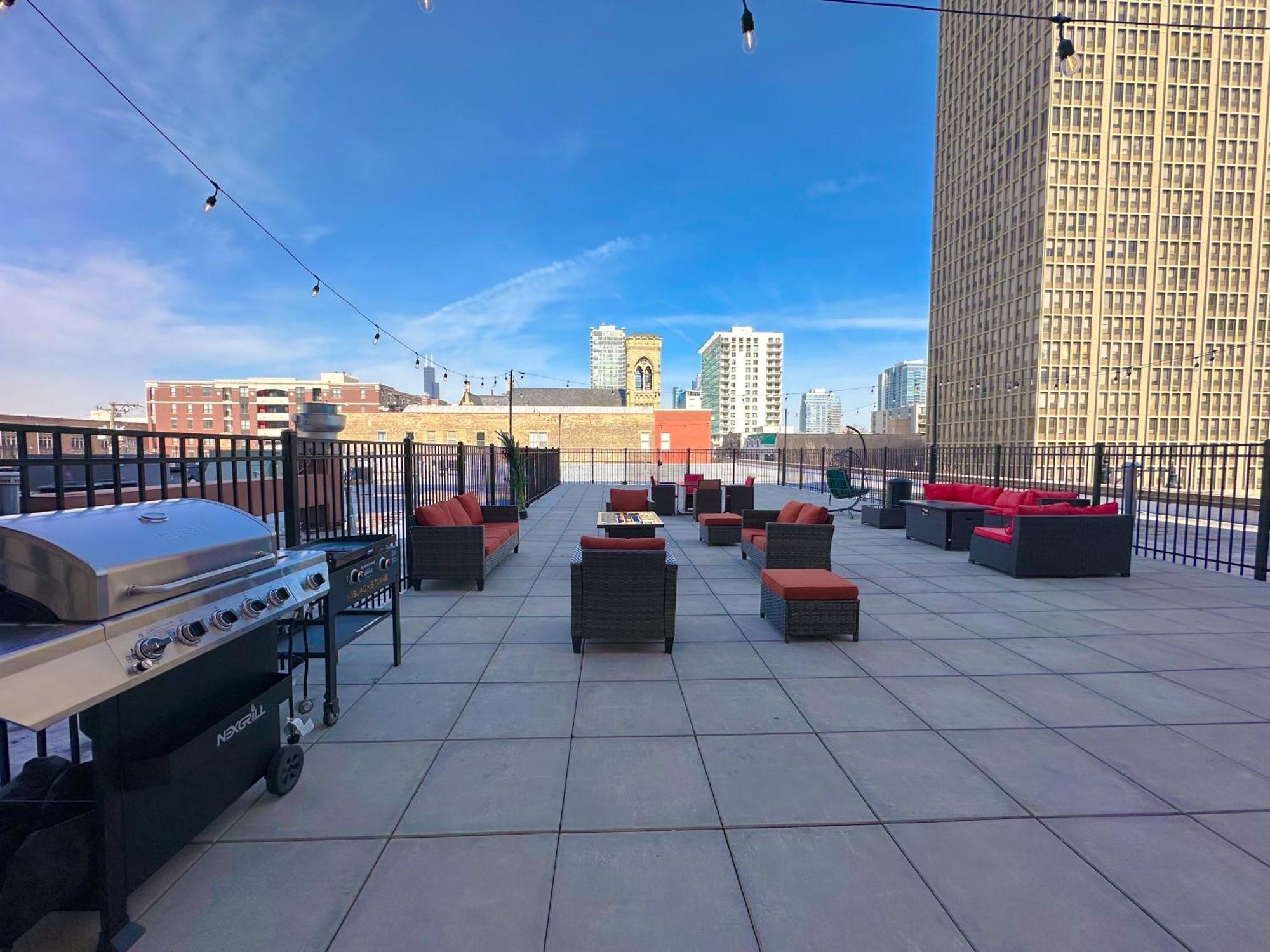 Modern 2Br Loft With Amazing City Skyline View And Optional Parking For 8 Guests Near Mccormick Place And Soldier Field Чикаго Екстериор снимка
