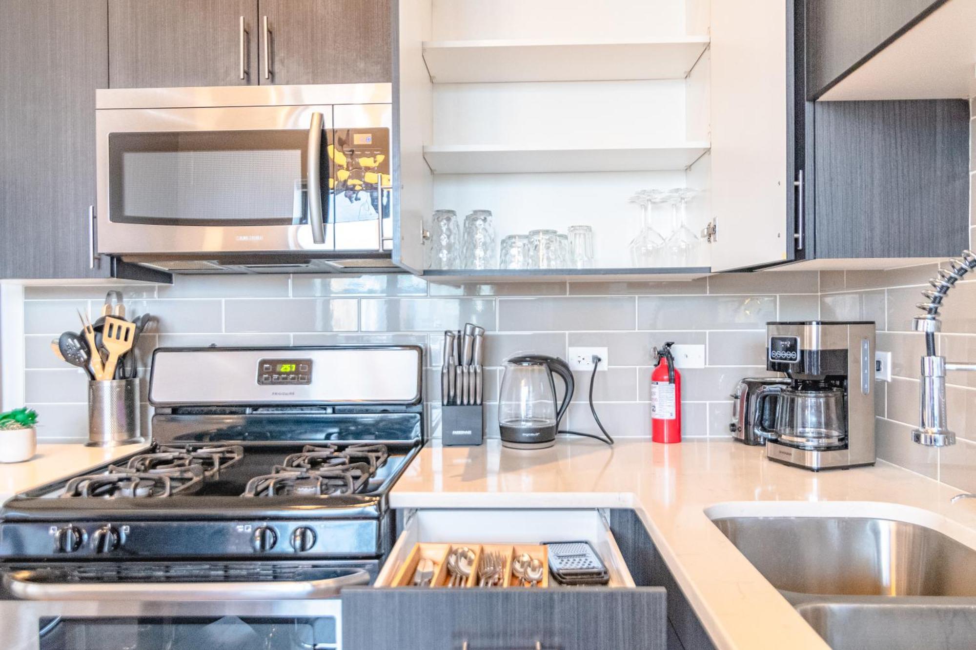 Modern 2Br Loft With Amazing City Skyline View And Optional Parking For 8 Guests Near Mccormick Place And Soldier Field Чикаго Екстериор снимка