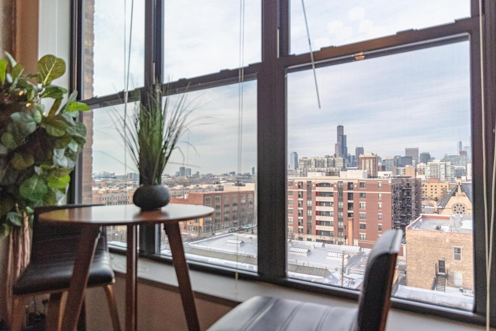 Modern 2Br Loft With Amazing City Skyline View And Optional Parking For 8 Guests Near Mccormick Place And Soldier Field Чикаго Екстериор снимка